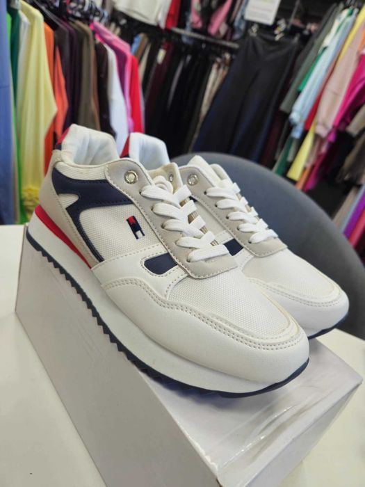 Buty sportowe męskie r. 41 białe, lekkie wygodne !!!