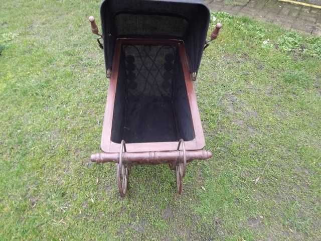 Stary wózek do lalek -Antyk