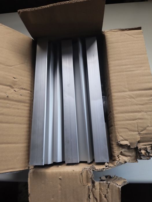 Estrutura trilhos alumínio montagem painéis solares