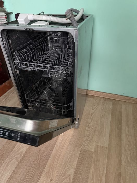 Посудомийна машина Electrolux 45 см вбудована