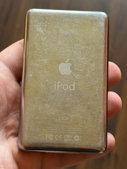 Apple iPod classic 3 generacji, 30GB, wszystko działa jak należy