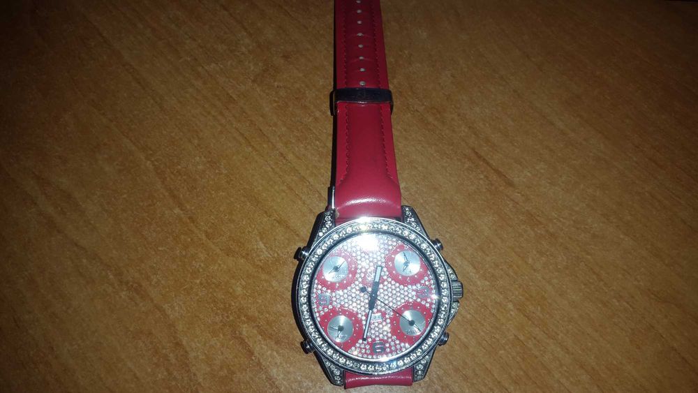 Часы женские со стразами от бренда Jacob & Co David Beckham