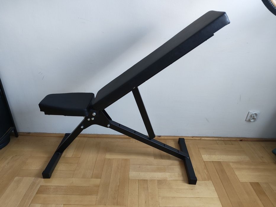 Praktycznie nowa ławeczka do ćwiczeń