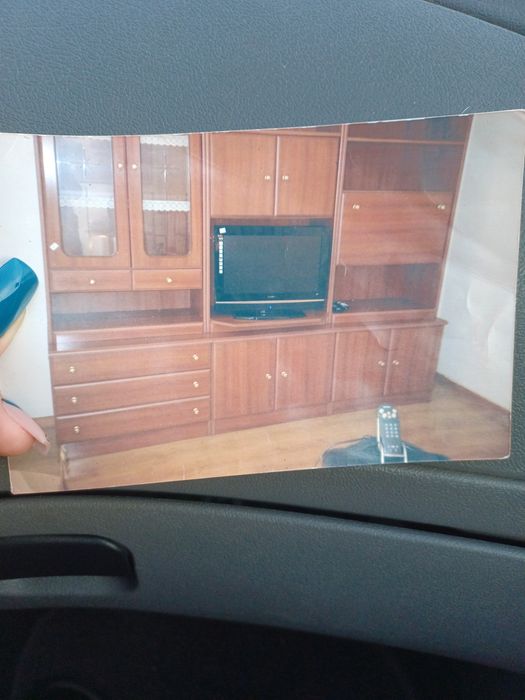 Móvel de sala em madeira maciça como novo
