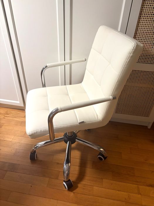 Cadeira de escritório nova