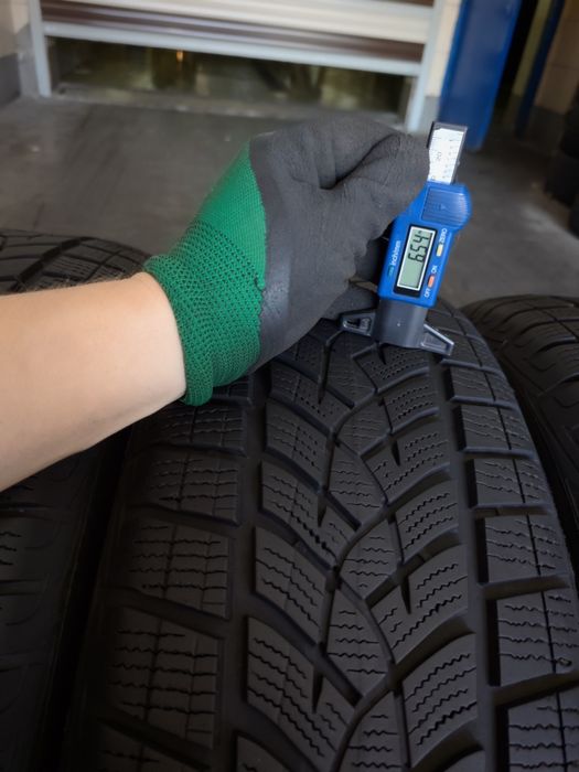 GoodYear UltraGrip Performance SUV R17 215/65 99V зимові шини добрі, свіжі