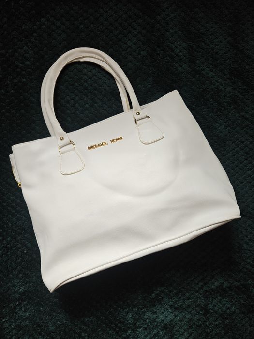 Elegancka biała torebka do ręki