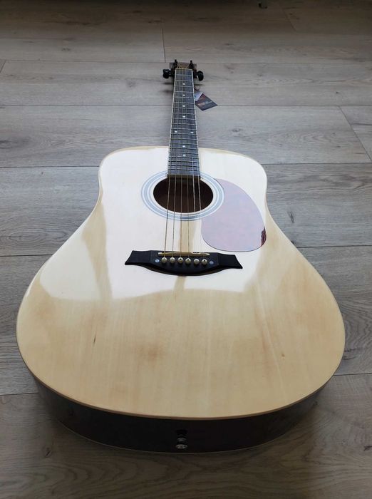 акустична гітара глянцева світла нова металеві струни