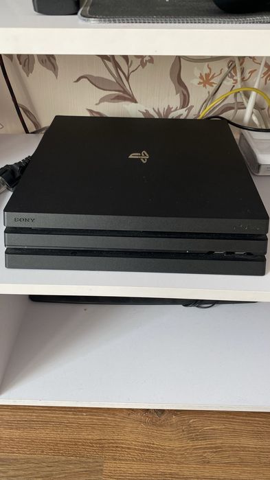 Продам ігрову консоль Ps4 pro