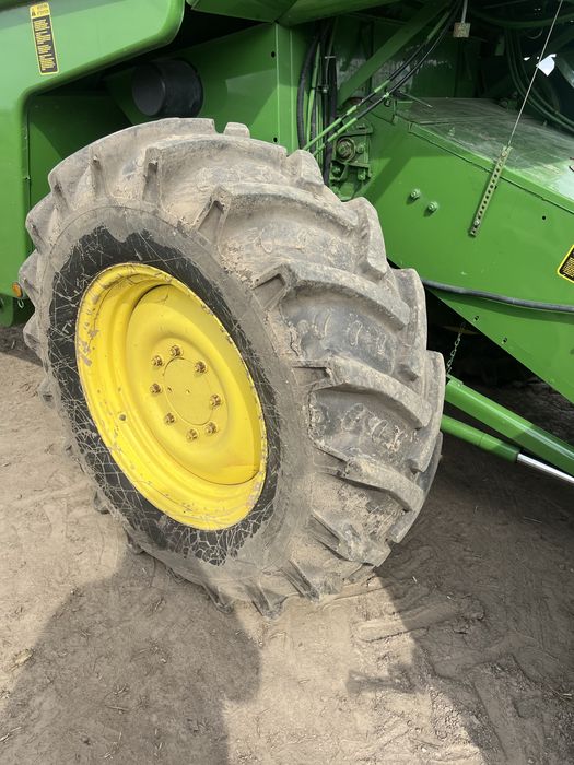 Свіжопривезений комбайн JOHN DEERE 1157 жатка Шумахер