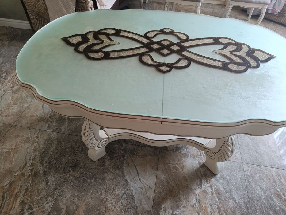 Стол в гостиную и стулья