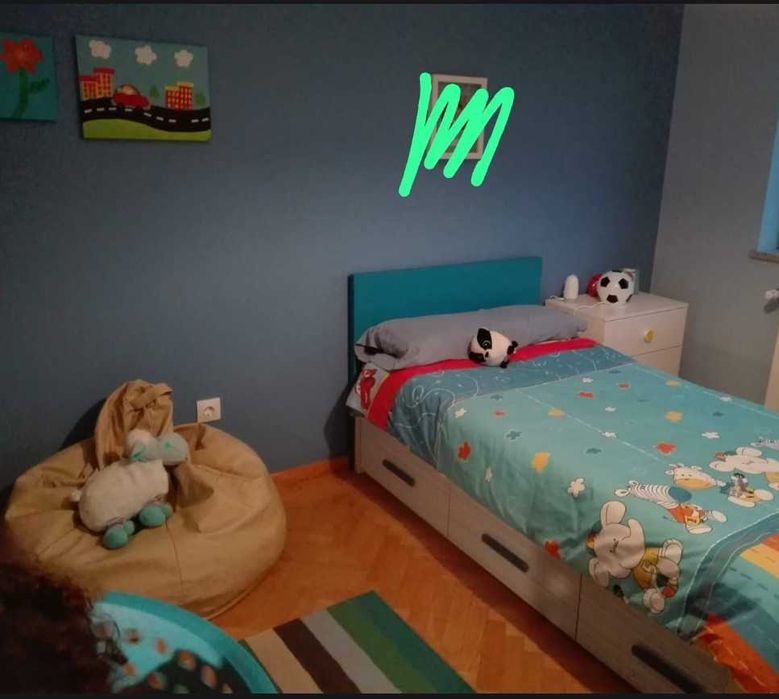 Mobília de quarto de solteiro (2 camas+2 colchões+2 camiseiros+2 estantes)