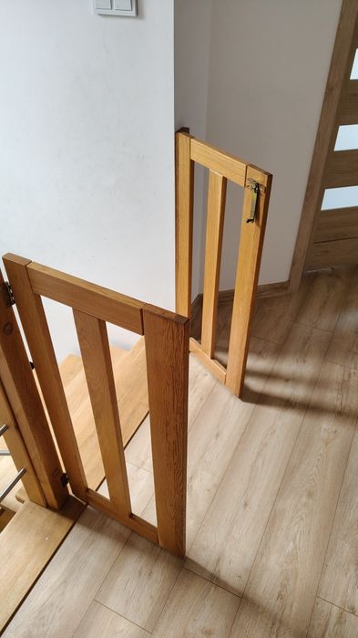 Drzwiczki barierka bezpieczeństwa do schodów