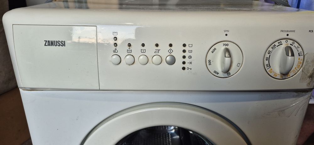 Продам стиральную машинку Zanussi