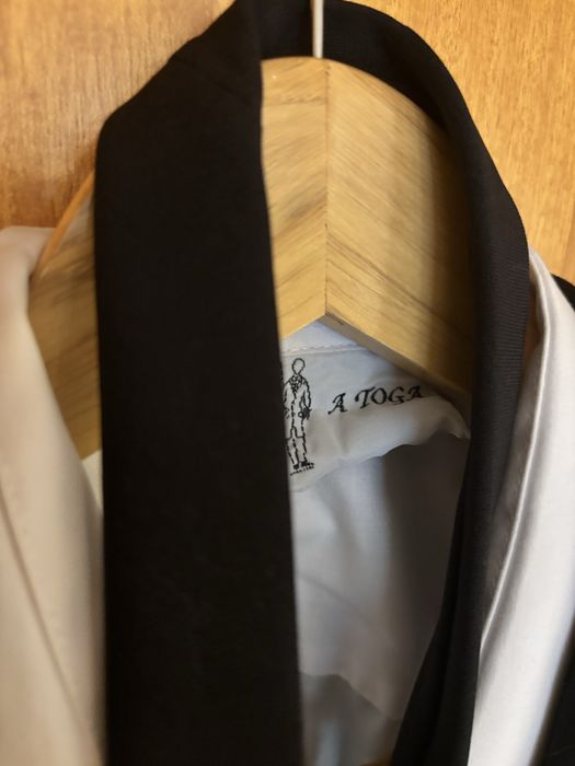 Traje Academico feminino: casaco, saia, camisa, gravata