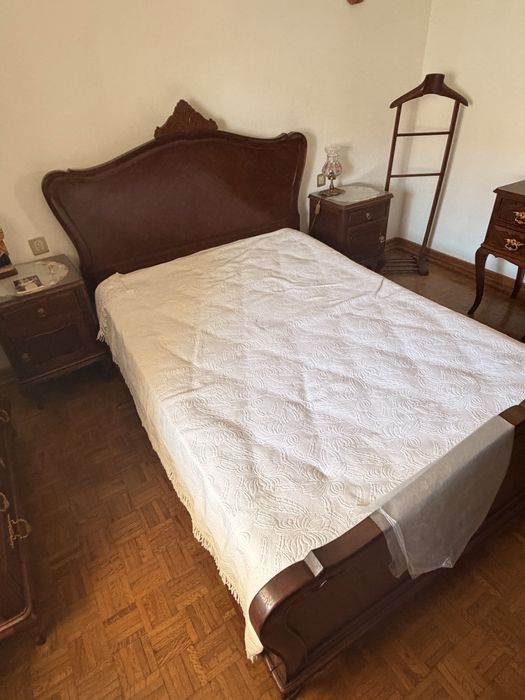 Cama de madeira vintage