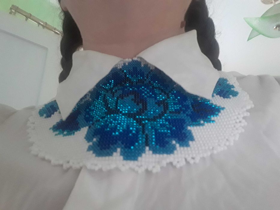 Круговий Гердан Білий з Синіми квітами