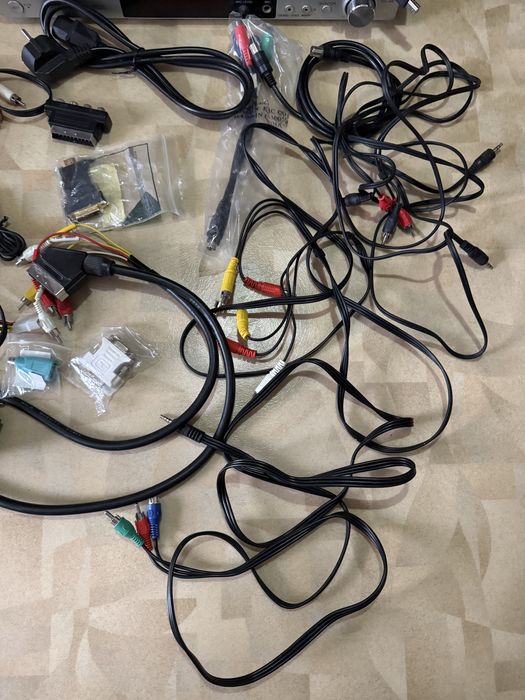 DVD, провода и всякая мелочь