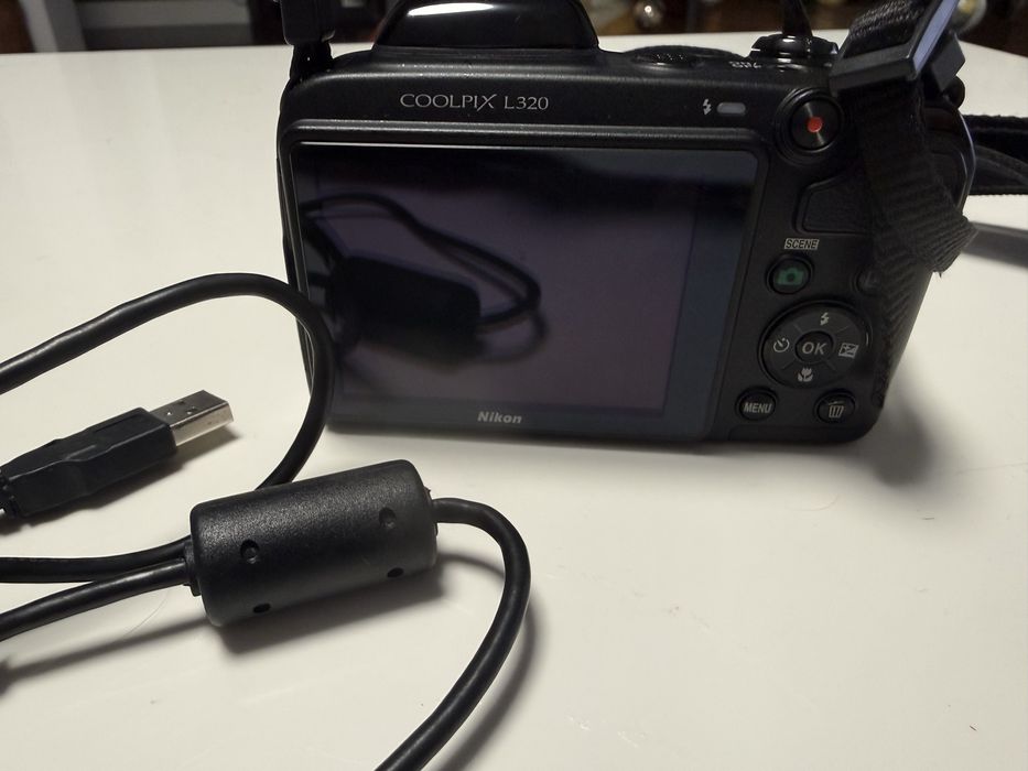 Aparat Nikon L320