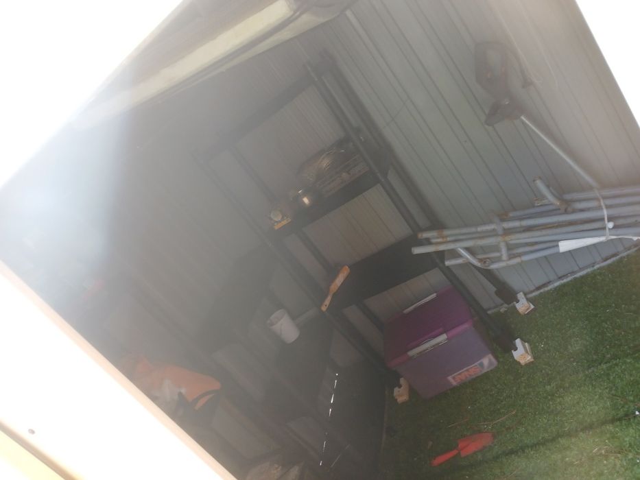 Abrigo jardim e de ferramentas com base/apoio