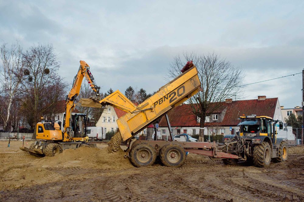 TU-RENT | Wynajmij Spokój | Sprzęt budowlany z operatorem Koparkami 2T–21T, Ładowarki, FASTRAC, itp.| Roboty ziemne | Prace budowlane i drogowe |