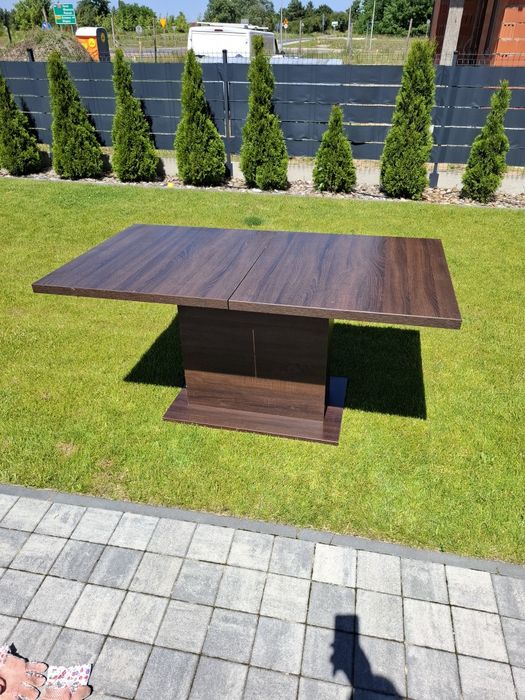 Na sprzedaż stół rozkaldany, stan bardzo dobry. Wymiary: 160cm ×90cm.