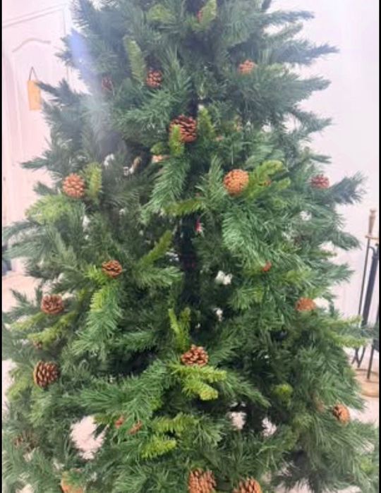 Árvore de Natal 210cm com pinhas
