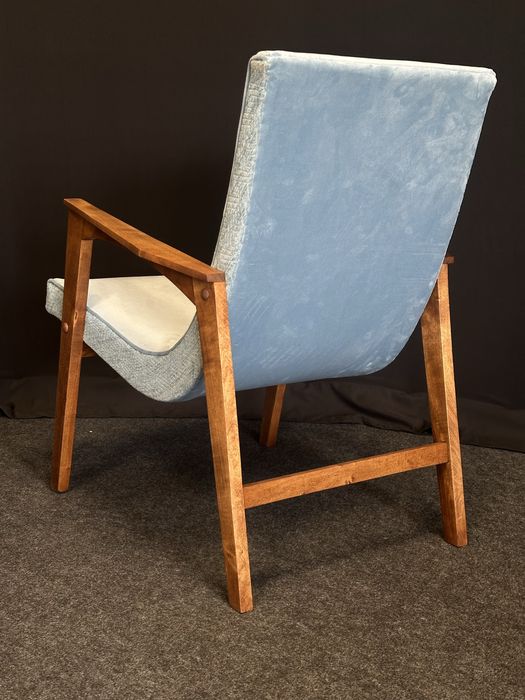 Fotel z podnóżkiem Prl po renowacji