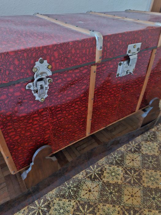 Arca vintage com metal