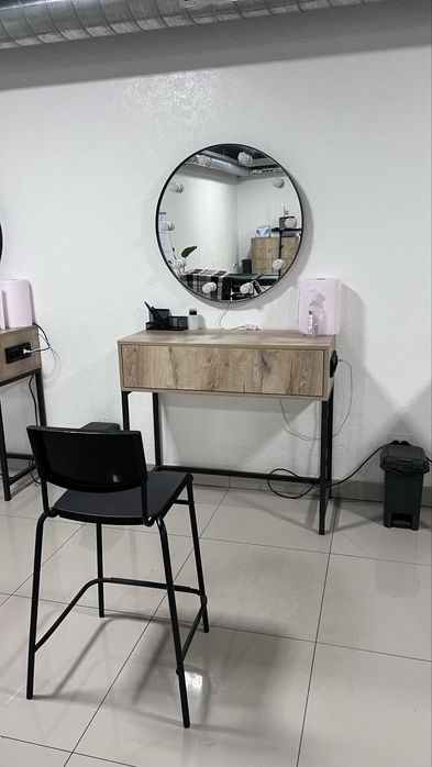 Робоче місце для майстра, туалетний столик