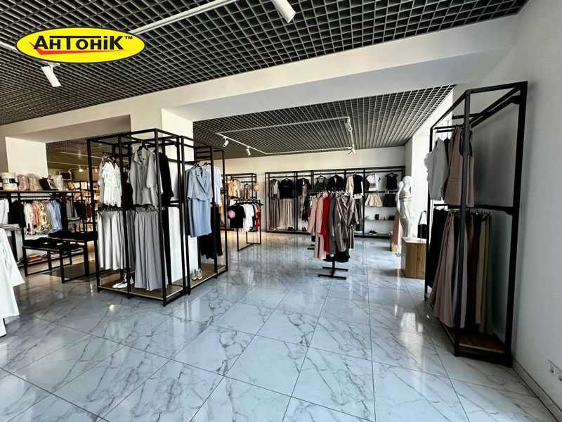 Стелажі металеві для магазинів. Торговельне обладнання для одягу.