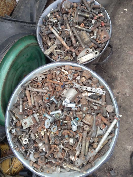 Продам б.у болти ,гайки,шайби,гровира різного діаметру