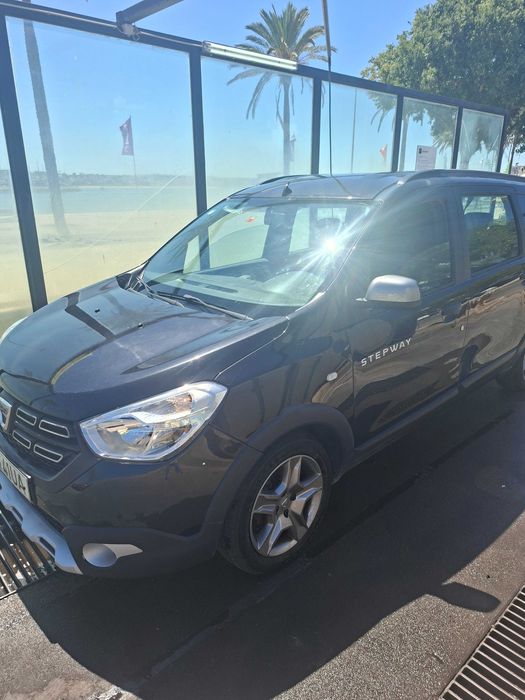 Vendo Carro Dacia lodgy 2021 7 lugares + empresa TVDE de 2 anos