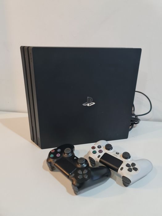 Playstation 4PRO 1TB + 2 comandos originais