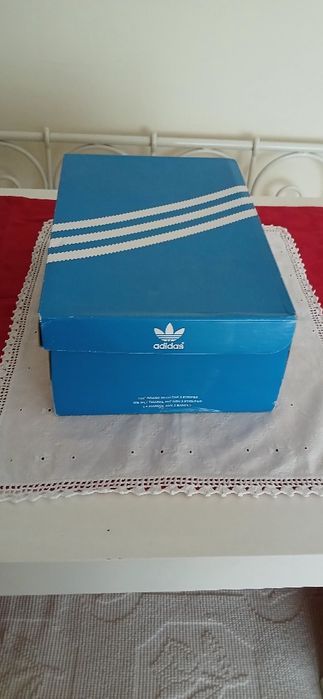 Caixa Adidas, vazia