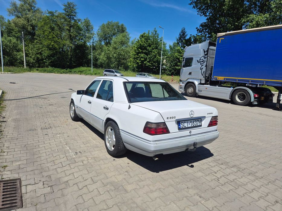 Mercedes-benz W124 * E200 *2,0d 75KM * ZDROWY * HAK *