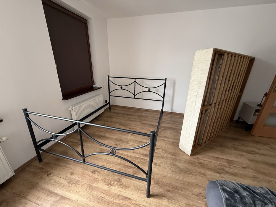 Łóżko 160x200 cm z materacem