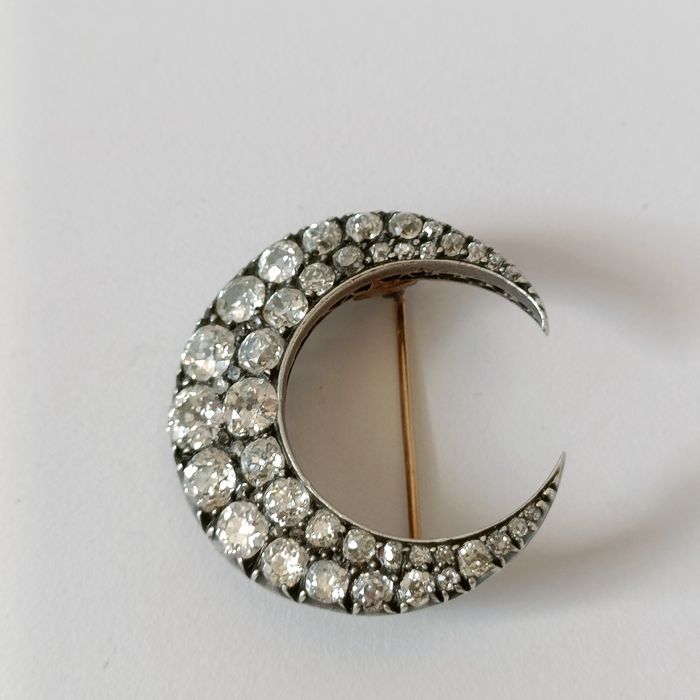 Stara Broszka złoto/srebro/diamenty. Wycena 41800 zł/. 45% z wyceny