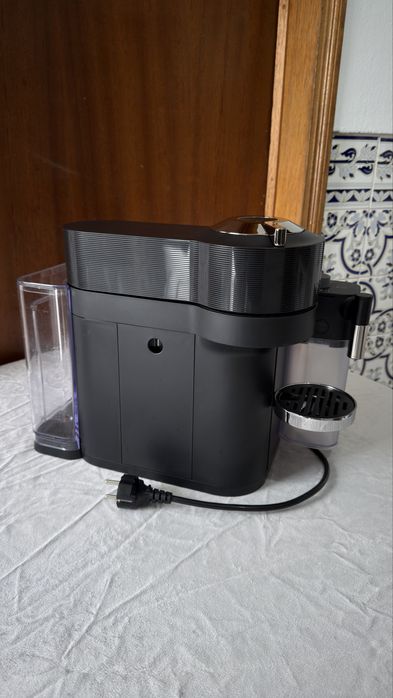 Máquina Nespresso Vertuo Lattissima com Garantia