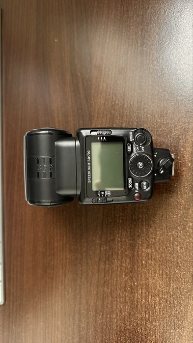 Спалах Nikon SB-700