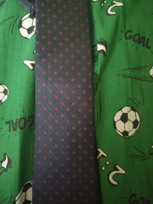 Sprzedam krawat granatowy z dodatkiem czerwonego