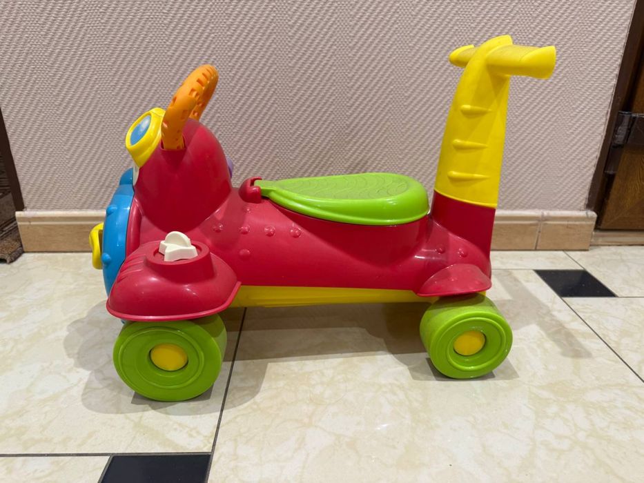 Толкар машинка Chicco