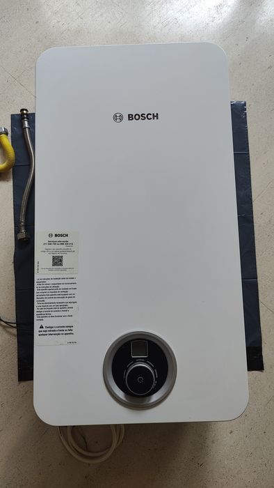 Esquentador Bosch ventilado T4600F 11 KME (gás butano/propano)