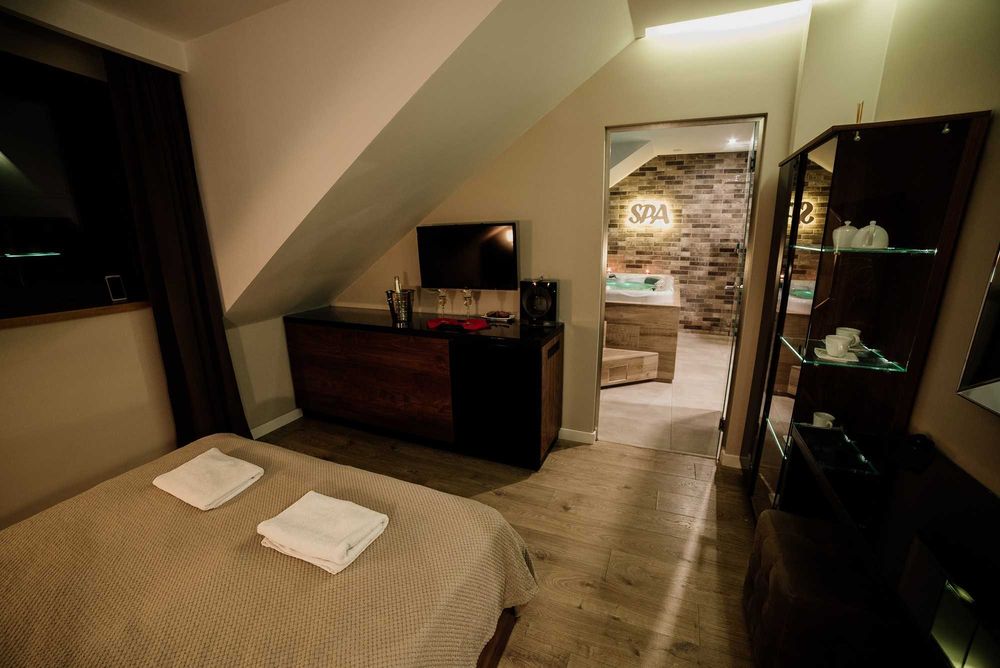 Apartament Złoty z jacuzzi profesjonalnym, sauna, kominek, ferie