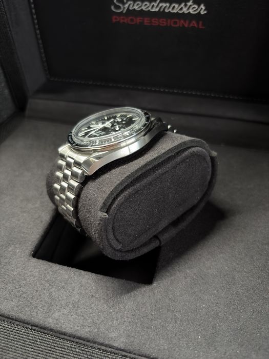 Omega speedmaster moonwatch 42mm sapphire
