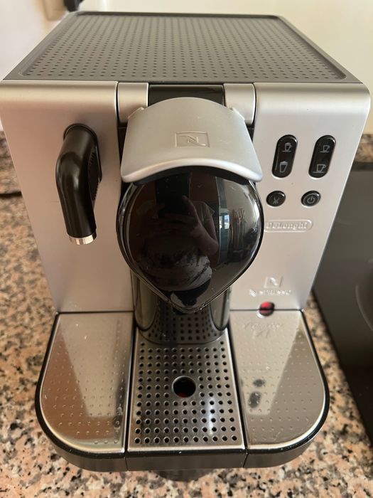 Máquina de café Nespresso Delonghi Latissima