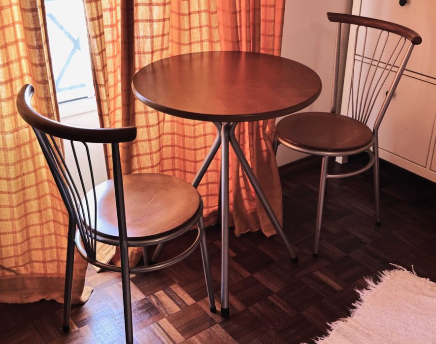 Mesa de café e cadeiras