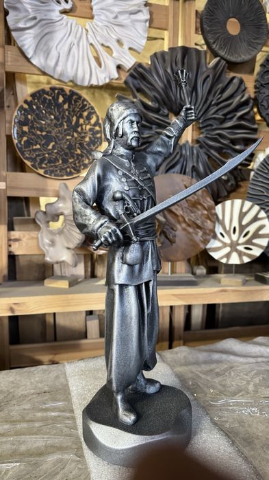 Авторська декоративно-деревʼяна, статуетка козака «Гетьман»