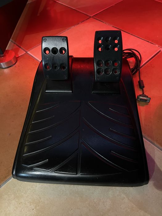 Volante Logitech Driving Force GT + Pedais (PS3 / PS2 / PC)