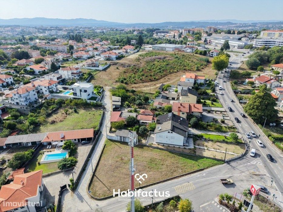 Lote de terreno com área de 900m2, situado na zona do Viso, em Viseu f
